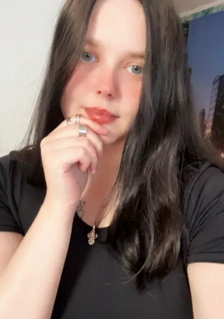 Я Луна Роза, 21, из Москвы, ищу знакомства без обязательств