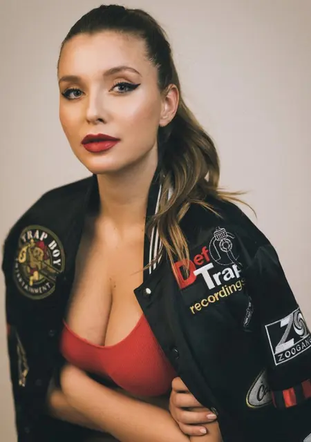 Я Елена, 28, знакомлюсь для приятного времяпровождения в Нижневартовске