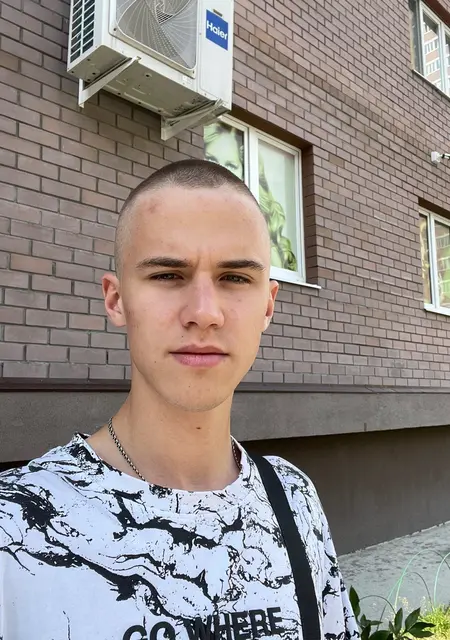 Я Матвей, 20, из Тюмени, ищу знакомства без обязательств