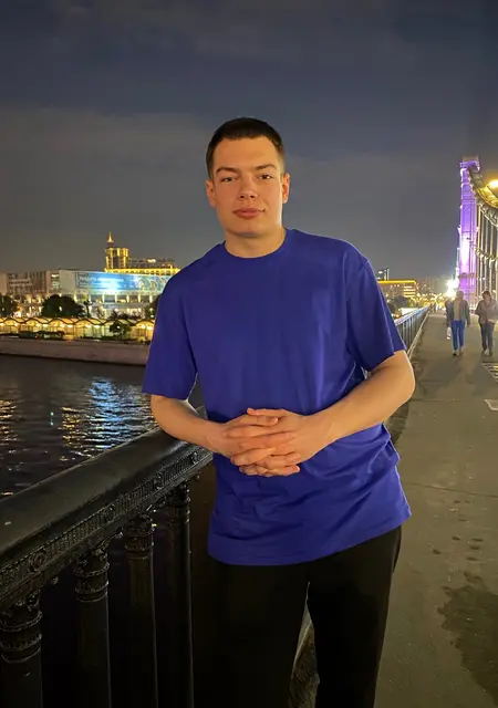 Илья из Воронежа, мне 23, познакомлюсь для приятного времяпровождения