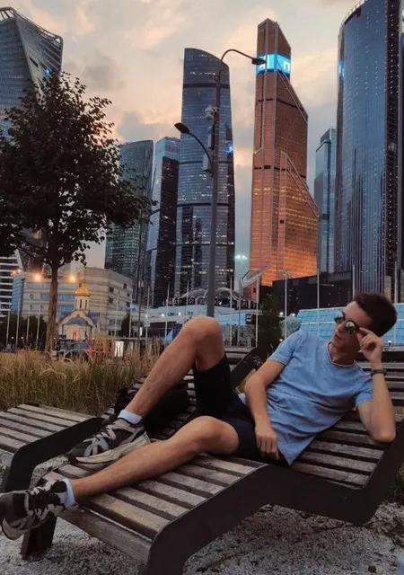 Демьян из Санкт-Петербурга, мне 20, познакомлюсь без обязательств