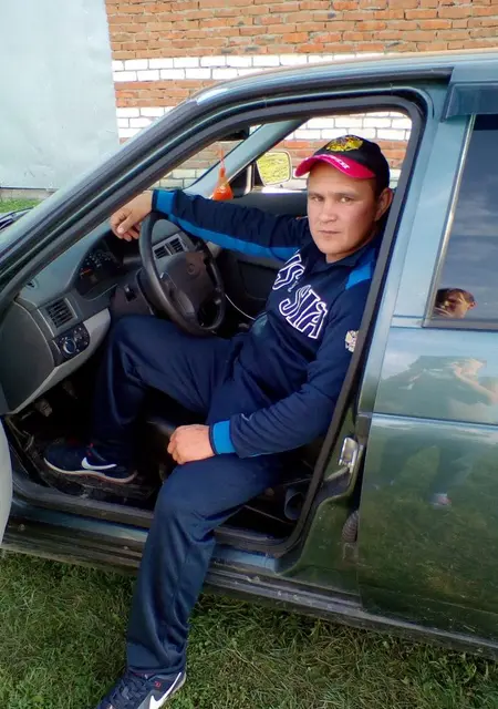 Денис из Канаша, ищу на сайте знакомства на одну ночь