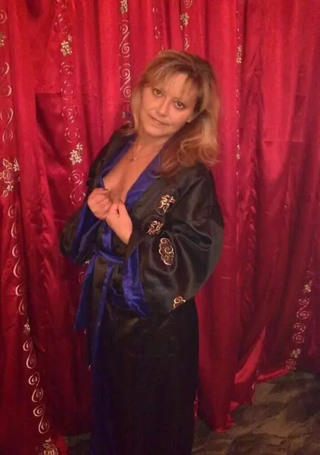 Алена из Павловска, мне 42, познакомлюсь для приятного времяпровождения