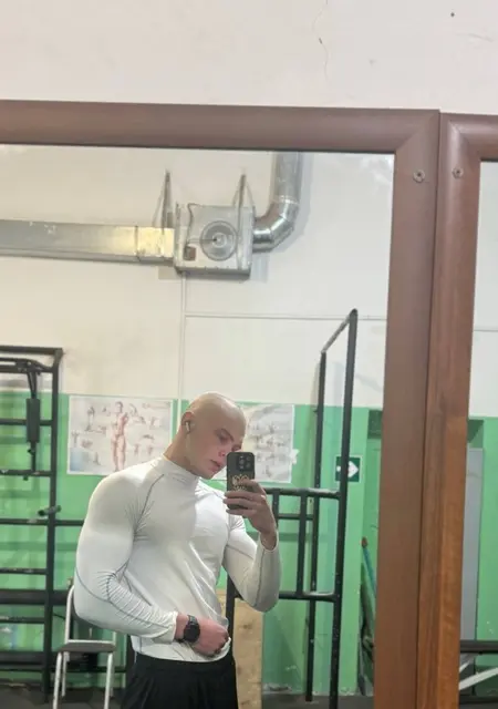 Данил из Невинномысска, мне 23, познакомлюсь для общения