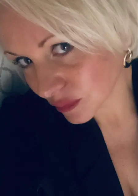 Elena из Ялты, ищу на сайте открытые отношения