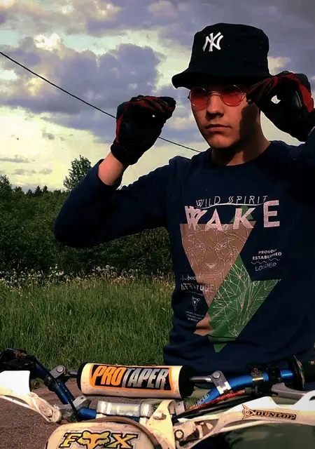 Я Стас, 19, из Выборга, ищу знакомство для постоянных отношений