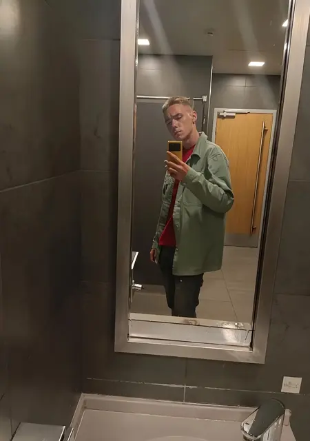 Я Григорий, 20, из Кашина, ищу знакомства без обязательств