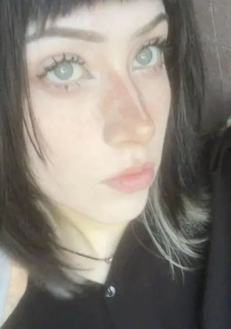 Я Кира, 18, из Казани, ищу знакомство для приятного времяпровождения