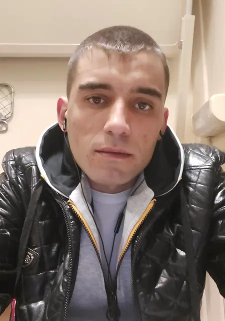 Я Руслан, 29 років з Волновахи, шукаю знайомства без зобов'язань