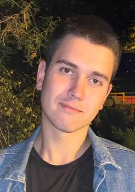 Андрей з Антрацита, мені 19 років, познайомлюсь для постійних стосунків