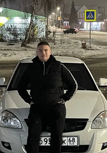 Я Александр, 18, из Кирсанова, ищу знакомство для общения