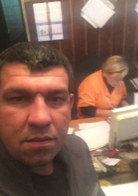 Я Дмитрий, 53, из Коммунара, ищу знакомства на одну ночь