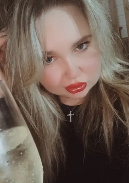 Я Марина, 30, из Санкт-Петербурга, ищу знакомство для совместных путешествий