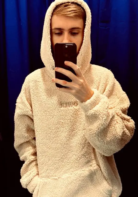 Я Владислав, 21, из Шахт, ищу знакомство для приятного времяпровождения