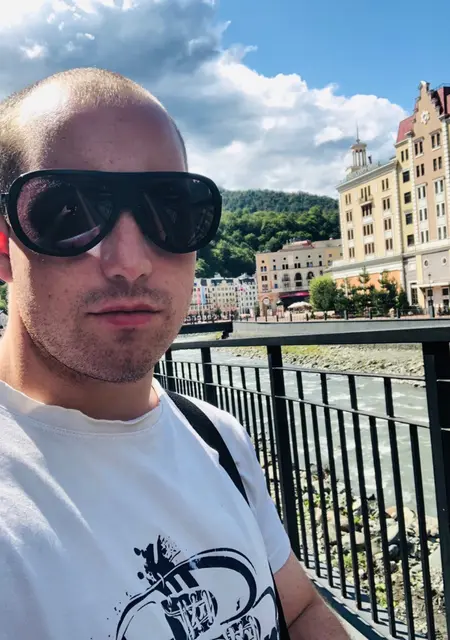 Павлик из Трехгорного, мне 25, познакомлюсь для общения